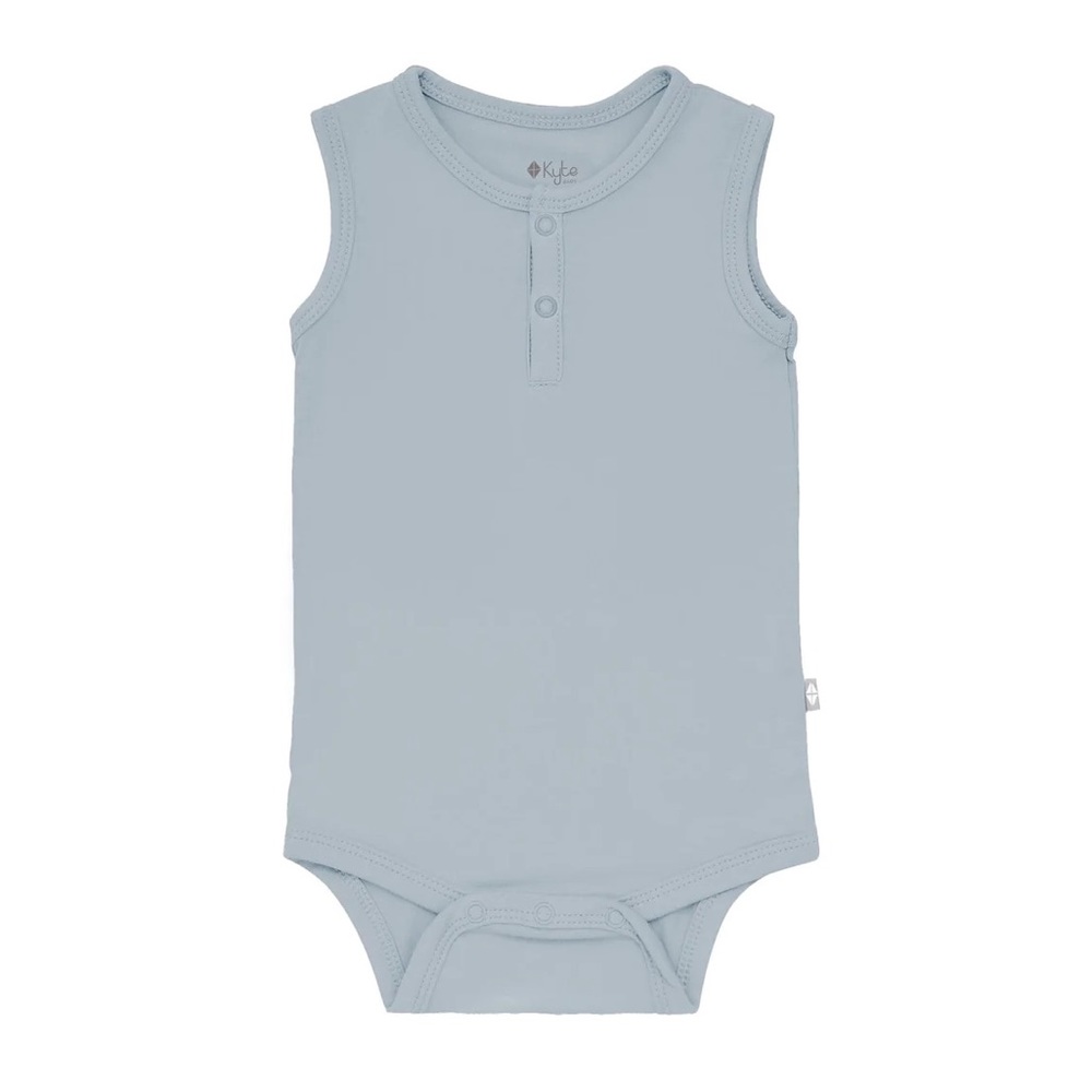 Kyte Baby 6-12 month Fog sleeveless bodysuit